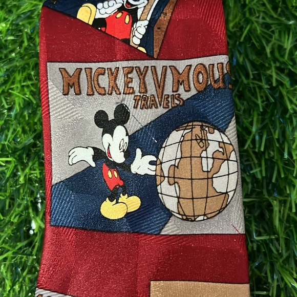 Disney Tie Mickey on Vacation GUC - Picture 9 of 11